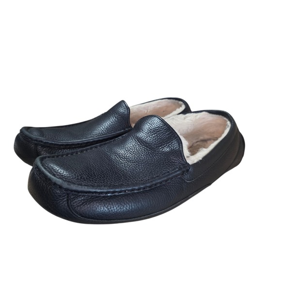 UGG Other - UGG Ascot Mens 12 Black Leather Shearling Lined Moccasin Slippers 5379E